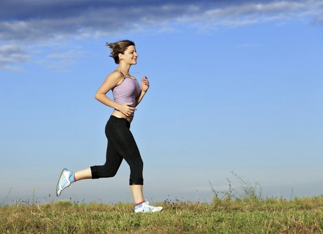 Tập thể dục thường xuyên để tăng cường hệ thống miễn dịch và giảm stress