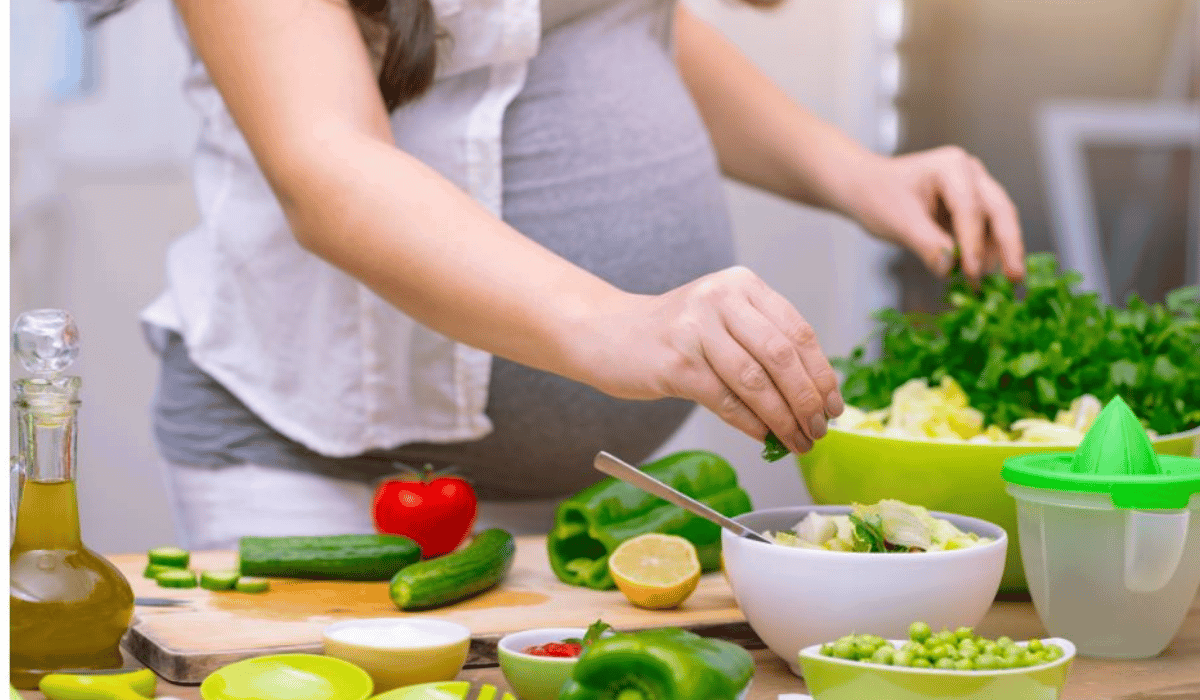 Bà bầu luôn chú ý nhiều vào chế độ dinh dưỡng của mình để phát triển sức khỏe toàn diện cho cả mẹ và bé