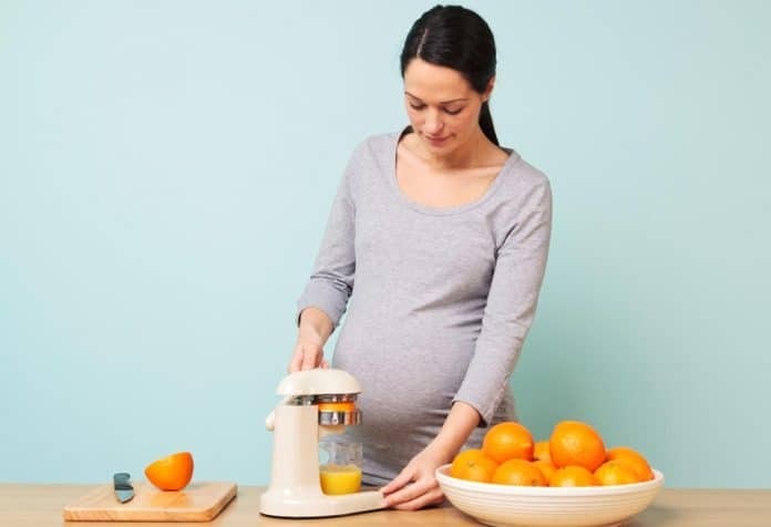 Nước cam là nguồn cung cấp vitamin D cho mẹ bầu