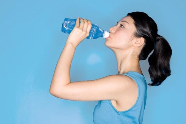 Bạn nên bổ sung nước sau khi mổ