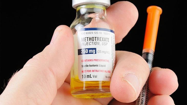 Methotrexate dạng tiêm được sử dụng đối với những khối thai ngoài tử cung nhỏ và không gây chảy máu nghiêm trọng