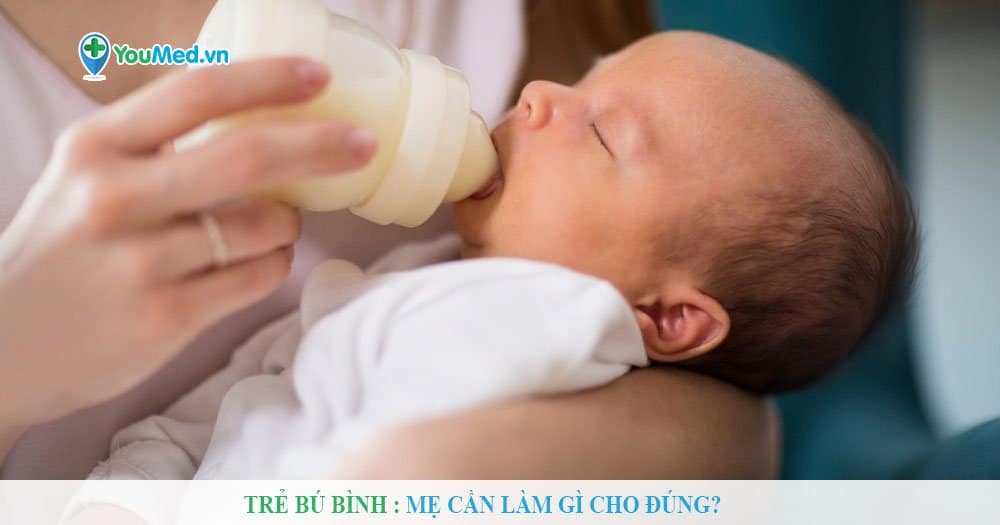 Trẻ bú bình: Mẹ cần làm gì cho đúng?