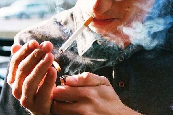 Hút thuốc lá làm tăng nguy cơ mắc ung thư thực quản và các bệnh khác