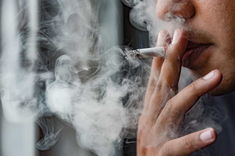 Hút thuốc lá có thể góp phần làm tăng nguy cơ mắc ung thư vòm họng