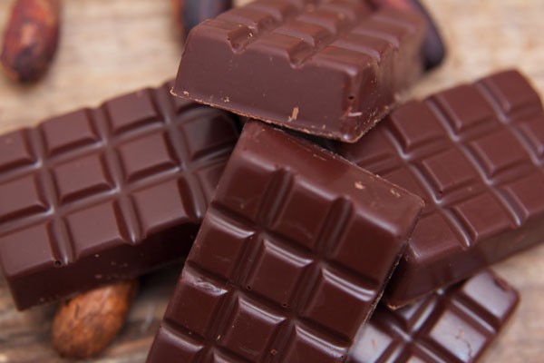 Mẹ bầu có thể ăn sô cô la đen để bổ sung kẽm