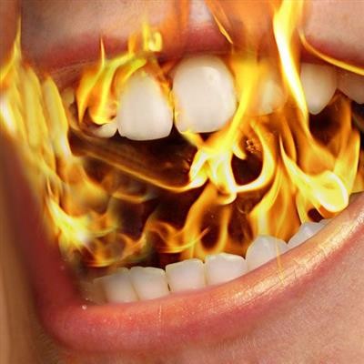 Triệu chứng thường gặp của tình trạng nóng rát vùng miệng