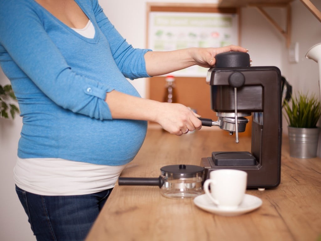 Mẹ bầu có thể uống cà phê nhưng với liều lượng nhất định