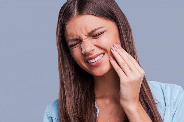 Triệu chứng thường gặp nhất là đau răng