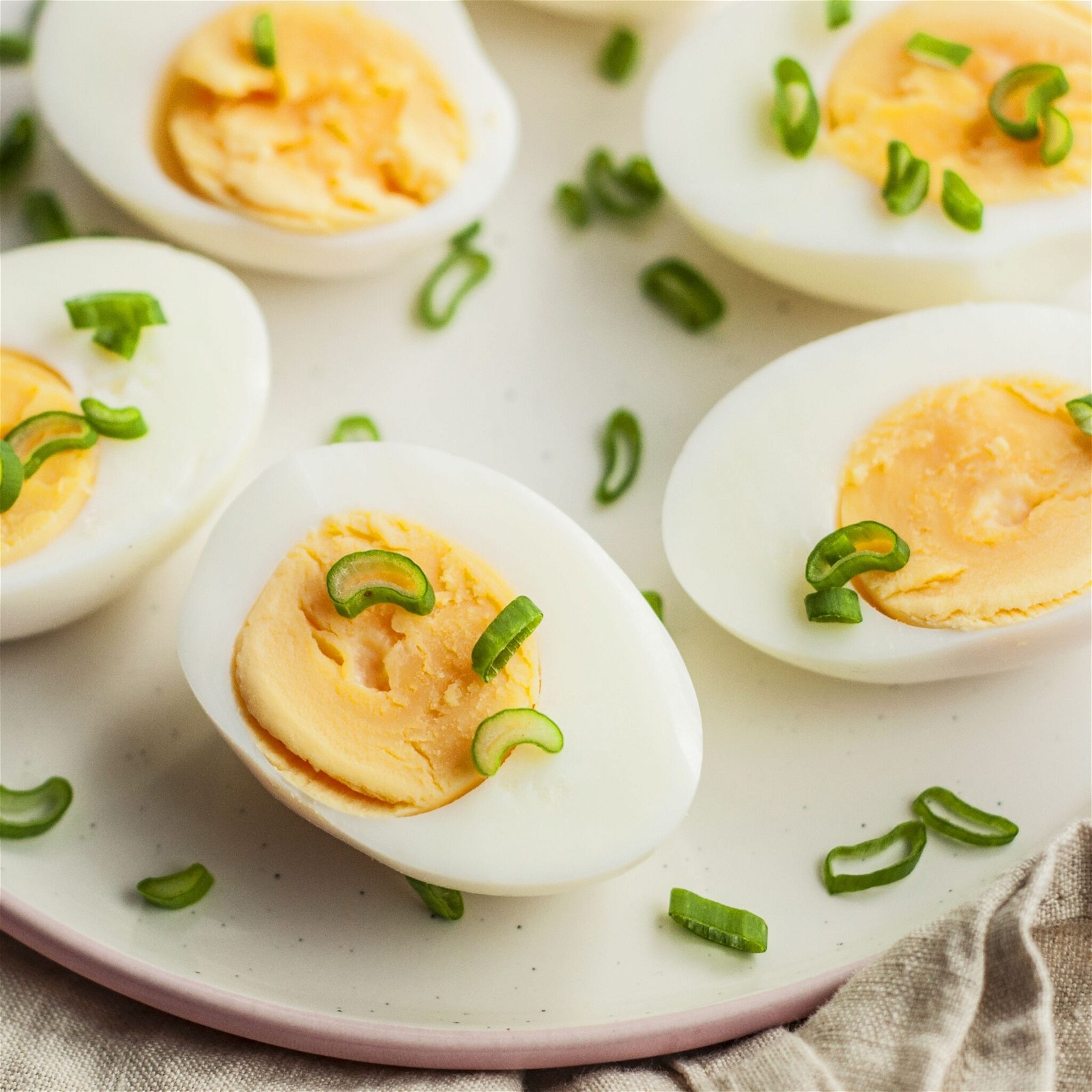 Mẹ bầu nên ăn trứng đã được làm chín hoặc luộc kỹ để tránh nhiễm khuẩn
