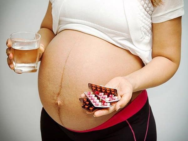 Phụ nữ mang thai không nên dùng CumarGold để tránh ảnh hưởng đến thai nhi