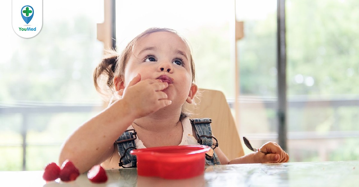 Các nguồn thực phẩm nào giàu chất xơ và khoáng chất phù hợp cho trẻ từ 1 đến 3 tuổi?
