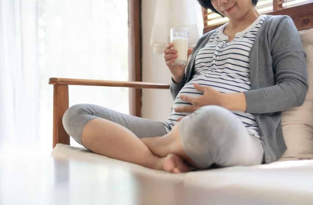 Bổ sung sữa trong giai đoạn mang thai cũng không kém phần quan trọng