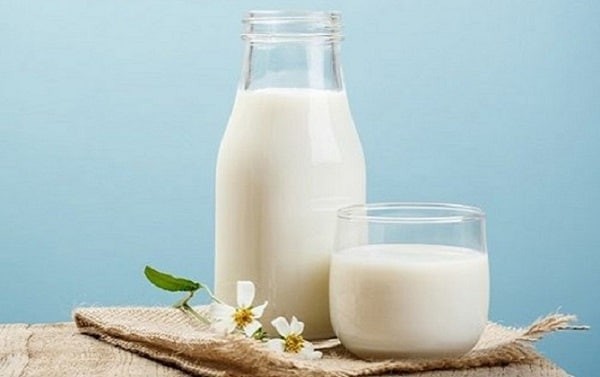 cách làm trắng da tại nhà từ sữa tươi 