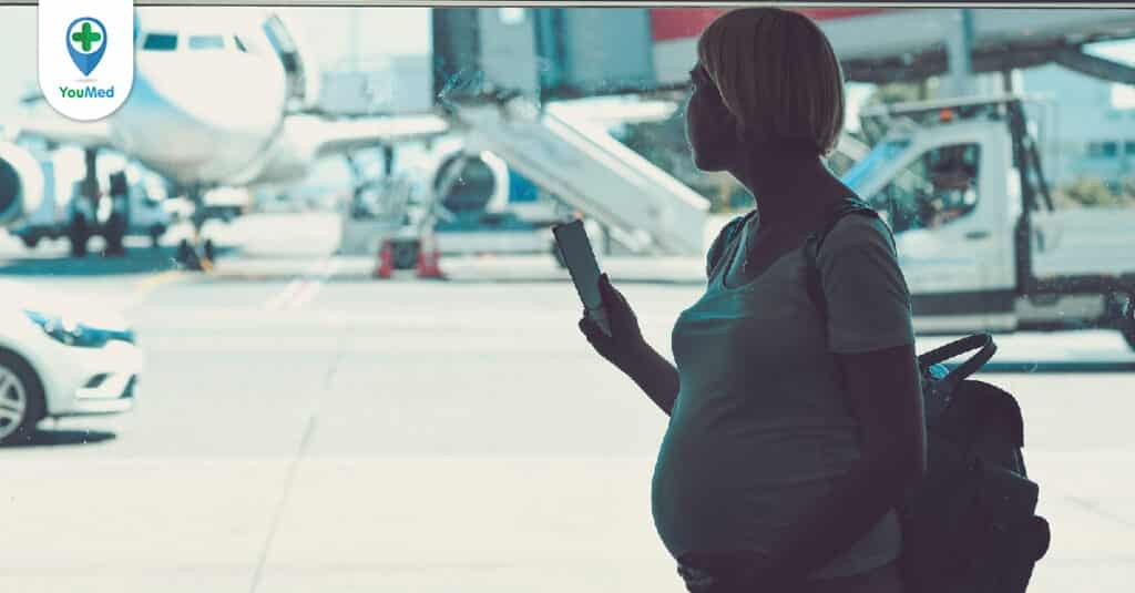 phụ nữ mang thai đi máy bay