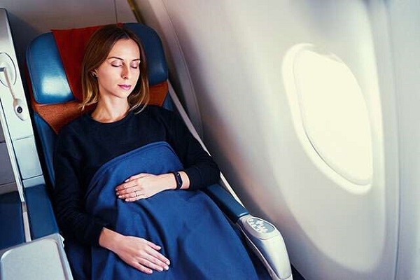 phụ nữ mang thai khi đi máy bay 3