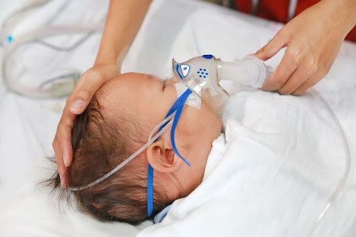 Trẻ sơ sinh có thể cần phải sử dụng liệu pháp oxy để hỗ trợ