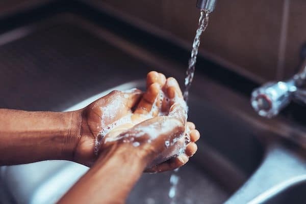 Rửa tay thường xuyên là biện pháp phòng ngừa tốt nhất