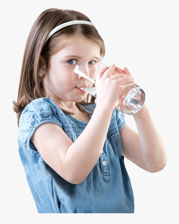 Khi trẻ bị tiêu chảy, luôn lưu ý cho trẻ uống đủ nước
