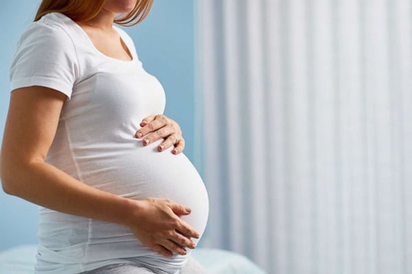 Phụ nữ mang thai không nên dùng Epiduo vì thuốc có thể gây hại cho thai nhi