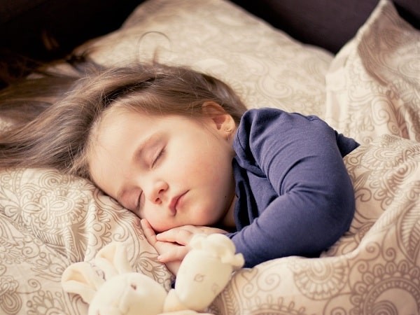 Sau chấn động não, bạn nên cho trẻ nghỉ ngơi nhiều để mau hồi phục