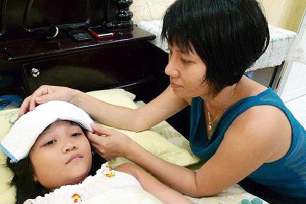 Phụ huynh cần nắm kỹ lưu ý khi chăm sóc trẻ bị sốt xuất huyết tại nhà