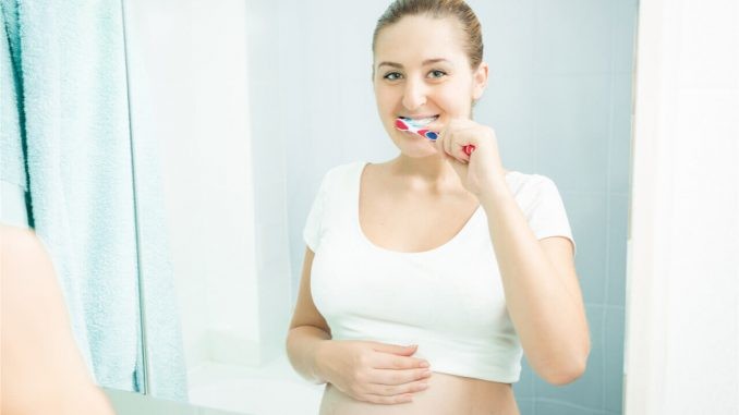 Làm trắng răng khi mang thai