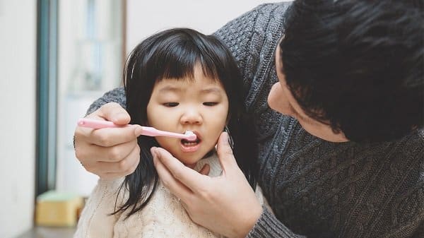 kem đánh răng chứa fluoride 