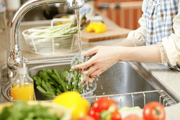  Bạn cần đảm bảo thực phẩm được rửa sạch sẽ trước khi sử dụng
