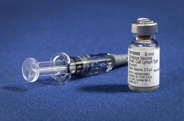 vắc xin đậu mùa