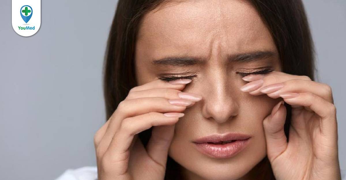 Sự thường xuyên việc sử dụng thuốc nhỏ mắt làm co mạch được sử dụng để điều trị mộng mắt như thế nào?
