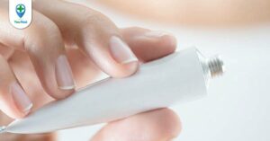 Thuốc mỡ kháng sinh: Công dụng, chỉ định và lưu ý khi dùng