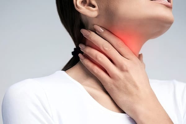 Tác dụng phụ tyrotab có thể gặp phải là gây sưng nhẹ nơi dùng thuốc