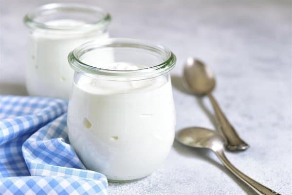 Sữa chua cung cấp lợi khuẩn cho đường ruột giúp hệ tiêu hóa được tốt hơn