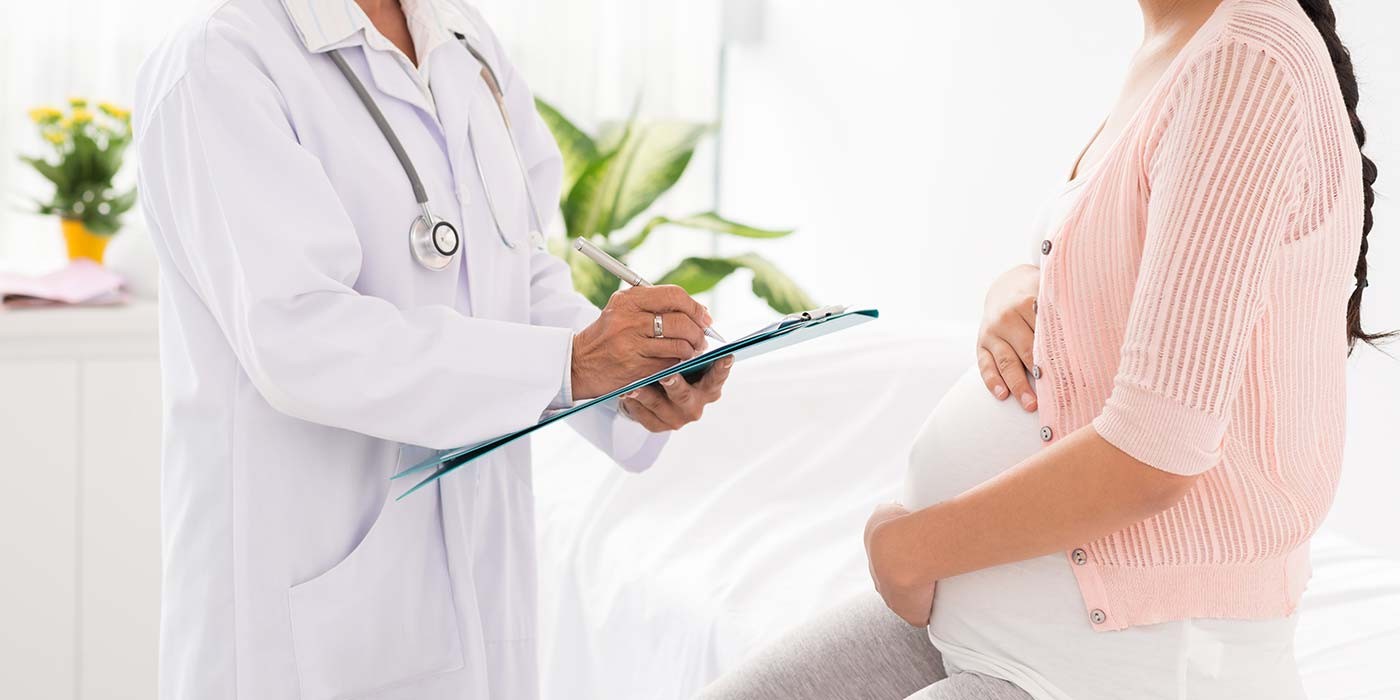 Mẹ bầu nên đến thăm khám bác sĩ ngay khi có các triệu chứng bất thường
