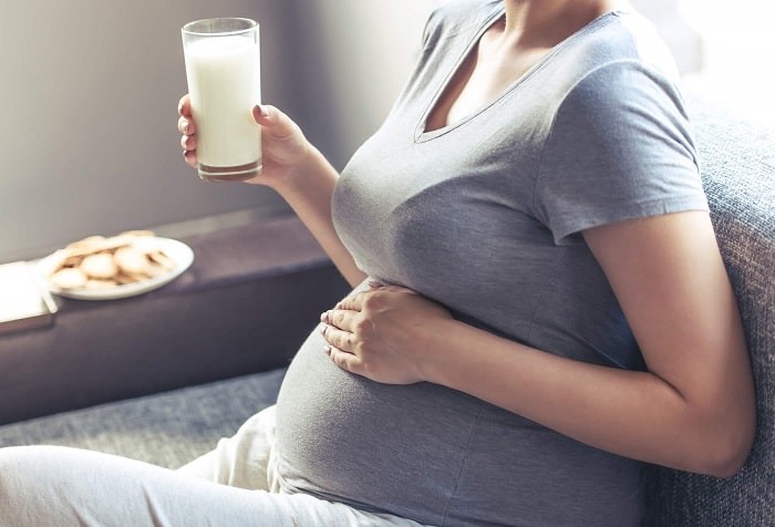 Trong quá trình mang thai, mẹ bầu nên bổ sung sữa và các sản phẩm làm từ sữa