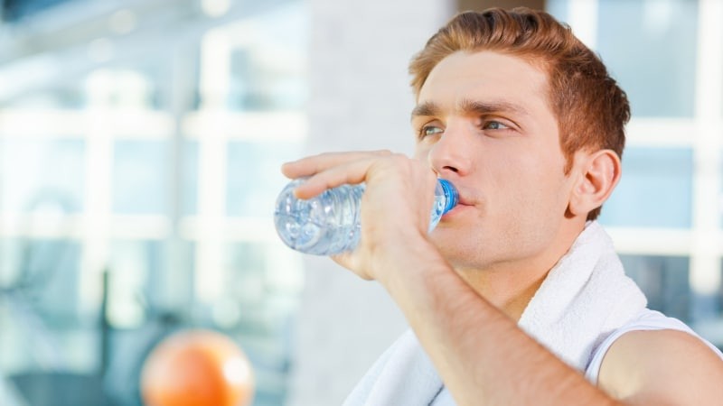 Uống đủ nước để phòng ngừa u xơ tuyến tiền liệt