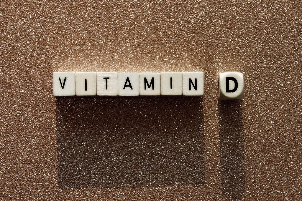 Vai trò chủ yếu của vitamin D là giúp hỗ trợ hấp thụ canxi, thúc đẩy sự phát triển của xương