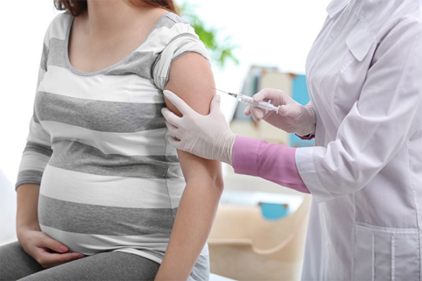 Phụ nữ mang thai nên tiêm đầy đủ 2 mũi vắc xin uốn ván 