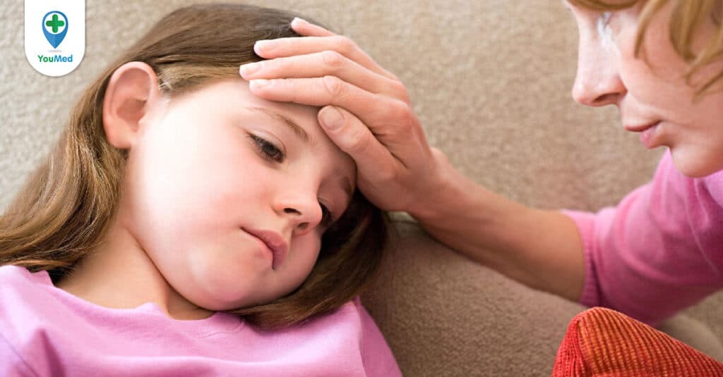 Trẻ bị sốt sau khi tiêm phòng 6 trong 1 và cách chăm sóc trẻ sau tiêm