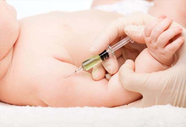 Tiêm vắc-xin viêm gan B cho trẻ ngay trong 24h sau sinh giúp hạn chế 80-90% sự lây nhiễm