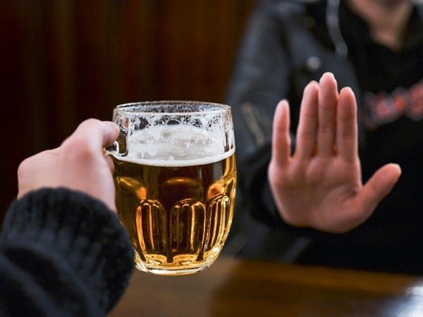 Các thức uống có cồn như rượu bia có thể gây hại cho tinh dịch