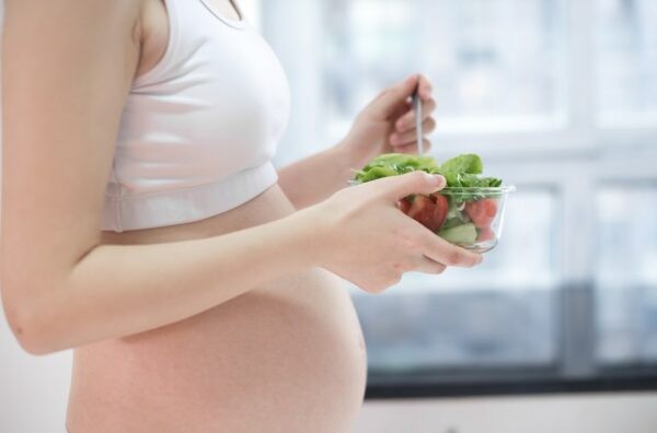 Dinh dưỡng là một yếu tố quan trọng giúp kiểm soát đường huyết ở mẹ bầu.