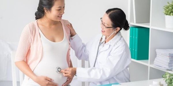Hơn hết, mẹ bầu cần kiểm tra sức khỏe định kỳ mỗi tháng hay ít nhất là 3 tháng một lần