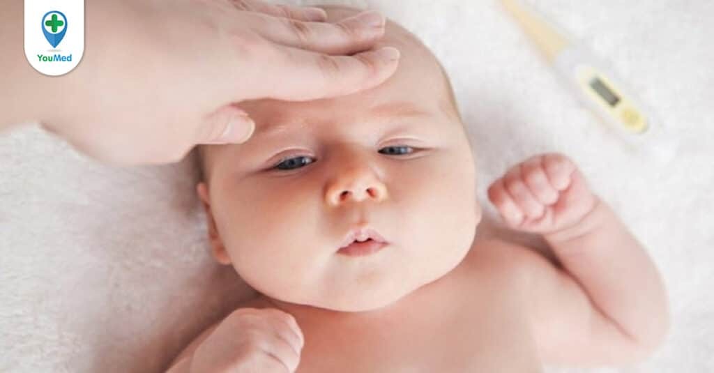 Trẻ bị sốt sau khi tiêm vắc-xin 5 trong 1: nguyên nhân và cách xử trí