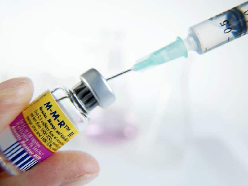 Vắc xin MMR II được tiêm cho trẻ từ 12 tháng tuổi trở lên