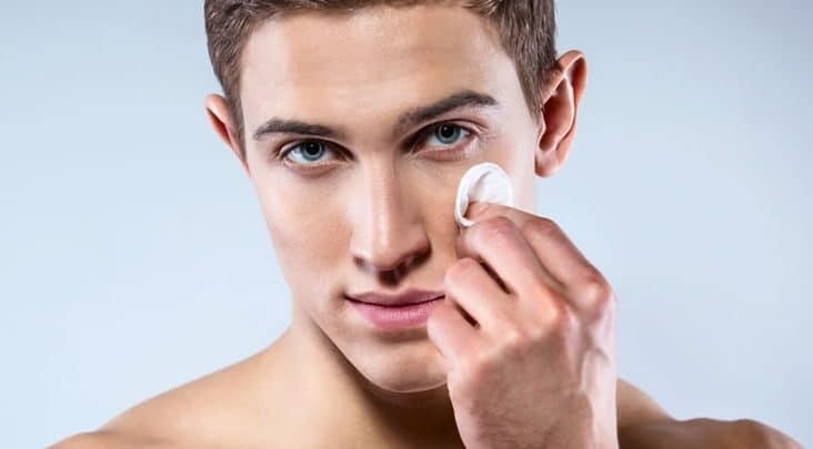 Nam giới có cần quan tâm đến việc chăm sóc da không?