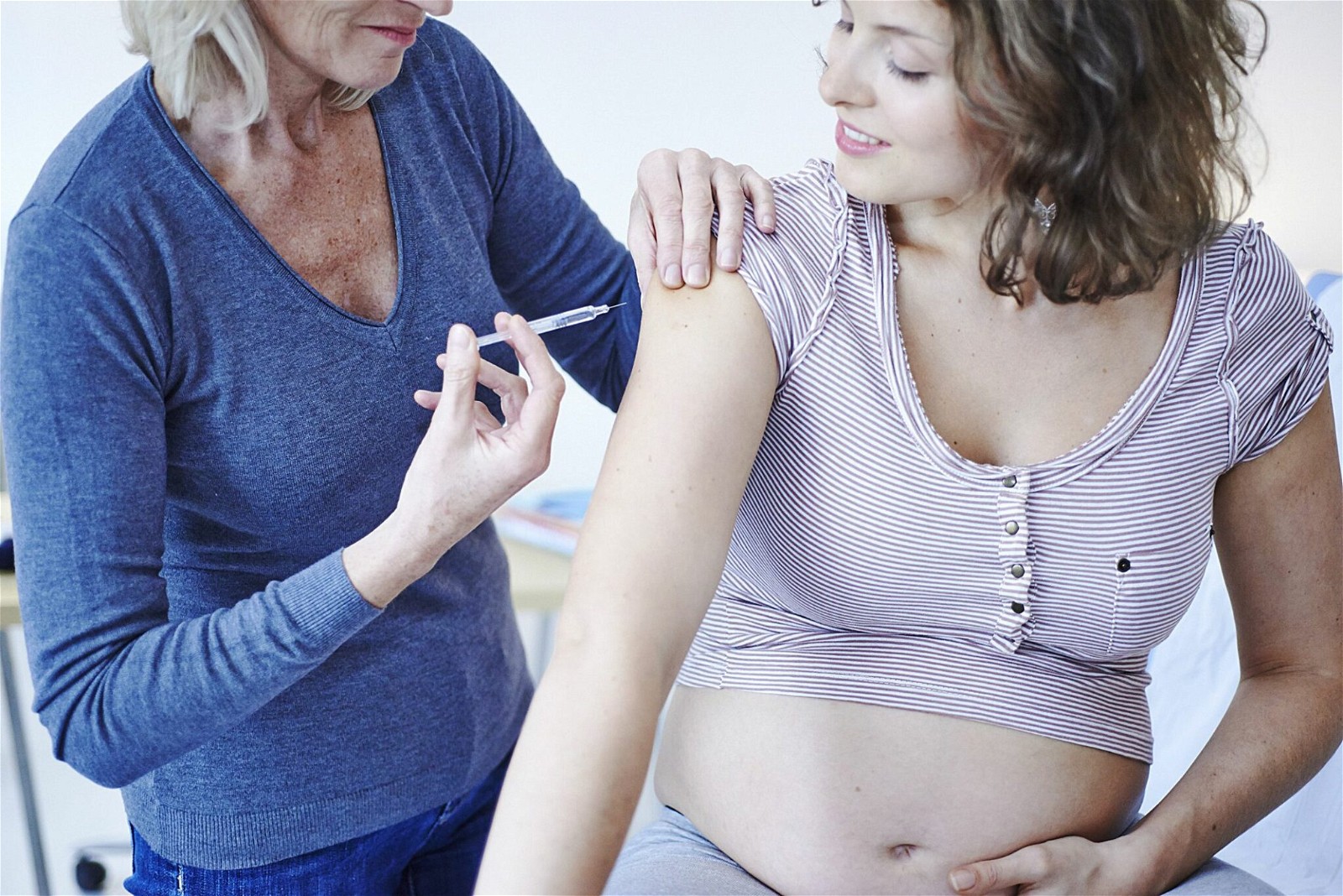 Phụ nữ có thể tiêm một số loại vắc-xin trong giai đoạn thai kỳ