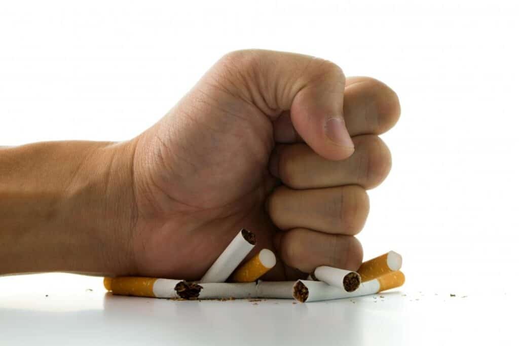 Từ bỏ thói quen hút thuốc lá