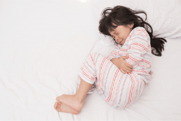Trẻ thường xuyên đau bụng bất thường