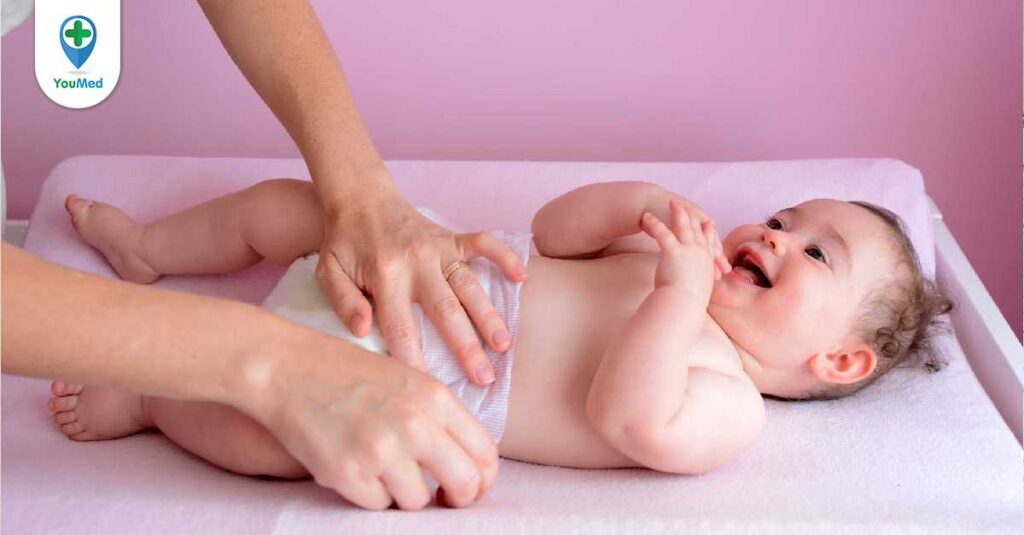 4 dạng sản phẩm hỗ trợ điều trị rôm sảy và hăm tã mùa hè nóng ẩm